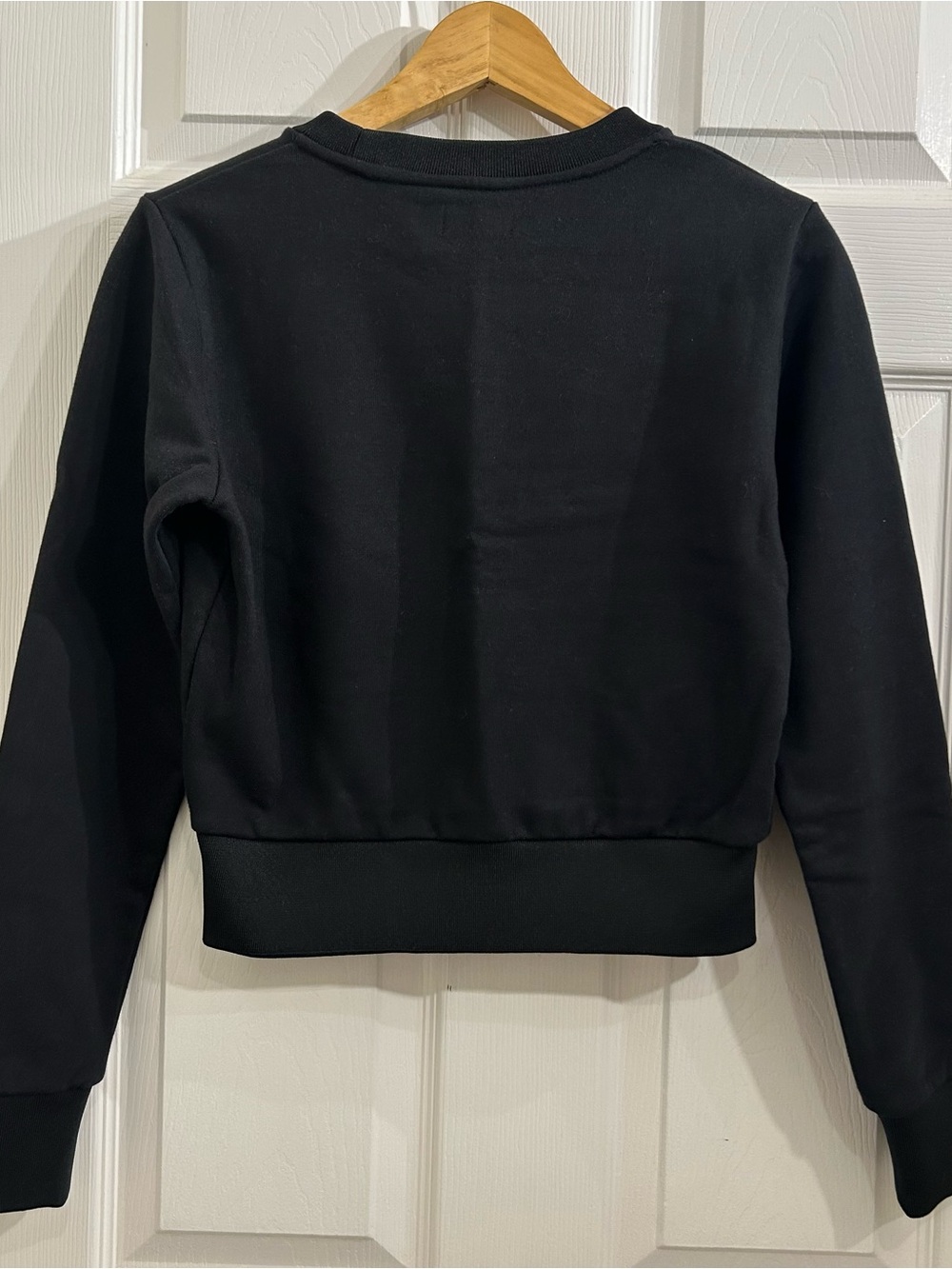 Talula Black Cropped Sweatshirt Top Long Sleeve Crewneck Athleisure XS Women - Picture 2 of 7